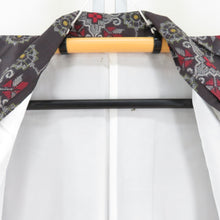 画像をギャラリービューアに読み込む, 紬 着物 華文模様 黒色x赤色x灰色 正絹 袷 広衿 カジュアル 仕立て上がり着物 身丈155cm