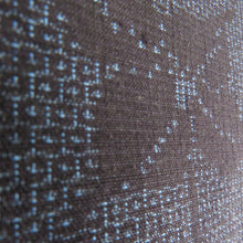 画像をギャラリービューアに読み込む, 紬 着物 幾何学模様に花 紺色x黒色 正絹 袷 広衿 カジュアル 仕立て上がり着物 身丈159cm