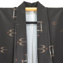 画像をギャラリービューアに読み込む, 紬 着物 格子に燕模様 茶色 正絹 袷 広衿 カジュアル 仕立て上がり着物 身丈159cm