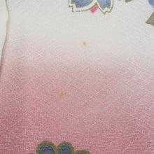 Load image into Gallery viewer, Komon Fogi flower pattern blur dyed blue x pink foil with pink foil Saaya -shaped ground crest x silver lined wide collar pure silk