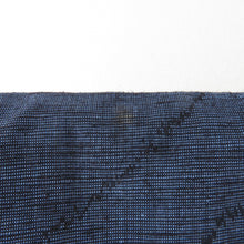 画像をギャラリービューアに読み込む, 紬着物 紺色x赤色 花模様 正絹 袷 バチ衿 カジュアル 仕立て上がり着物 身丈157cm