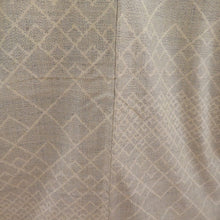 Load image into Gallery viewer, 紬 着物 本場結城紬 袷 広衿 幾何学模様 辛子色 正絹 仕立て上がり カジュアル 身丈160cm