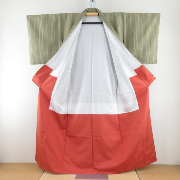紬 着物 縞に絣模様 カーキ色x多色 正絹 袷 広衿 カジュアル 仕立て 紬 着物 縞に絣模様 カーキ色x多色 正絹 袷 広衿 カジュアル 仕立て