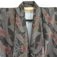 Load image into Gallery viewer, 紬 着物 大島紬 熨斗に花模様 茶色x赤色 正絹 袷 広衿 カジュアル 仕立て上がり着物 身丈163cm