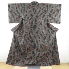 Load image into Gallery viewer, 紬 着物 大島紬 熨斗に花模様 茶色x赤色 正絹 袷 広衿 カジュアル 仕立て上がり着物 身丈163cm