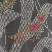 Load image into Gallery viewer, 紬 着物 大島紬 熨斗に花模様 茶色x赤色 正絹 袷 広衿 カジュアル 仕立て上がり着物 身丈163cm