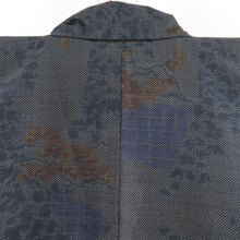 Load image into Gallery viewer, 紬 着物 葡萄模様 黒色x青色x黄色 袷 広衿 正絹 仕立て上がり カジュアル 身丈159cm