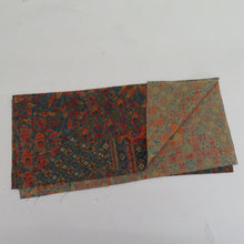Load image into Gallery viewer, 小紋 和更紗切嵌染め模様 朱色x緑色x多色 袷 広衿 正絹 仕立て上がり カジュアル着物 身丈163cm