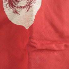 Load image into Gallery viewer, 着物コート アンティーク 昔道行 絹 赤色 薔薇模様 レトロ 身丈107cm