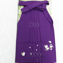 画像をギャラリービューアに読み込む, 子供着物 女児用 袴 紫色 桜刺繍 蝶刺繍 ポリエステル 女の子用 紐下70.5cm スカート型 行燈型 卒園式 発表会 コスプレ  未使用品
