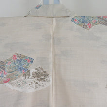 Load image into Gallery viewer, 紬 着物 本場大島紬 証紙付き 白大島 扇子模様 ベージュx薄茶色x赤色 正絹 袷 広衿 カジュアル 仕立て上がり着物 身丈165cm