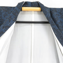 Load image into Gallery viewer, 紬 着物 大島紬 花模様 紺色x黒色 正絹 袷 広衿 カジュアル 仕立て上がり着物 身丈155cm