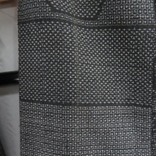 画像をギャラリービューアに読み込む, 紬 着物 幾何学模様 黒色x白色 袷 広衿 正絹 カジュアル 仕立て上がり 身丈158.5cm