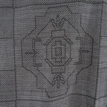 画像をギャラリービューアに読み込む, 紬 着物 幾何学模様 黒色x白色 袷 広衿 正絹 カジュアル 仕立て上がり 身丈158.5cm