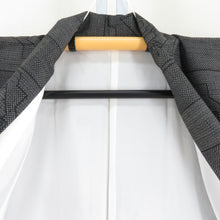 画像をギャラリービューアに読み込む, 紬 着物 幾何学模様 黒色x白色 袷 広衿 正絹 カジュアル 仕立て上がり 身丈158.5cm