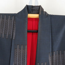 Load image into Gallery viewer, 紬 着物 アンティーク 昔着物 大島紬 胴裏紅絹 幾何学模様 黒色x紺色x灰色 広衿 正絹 カジュアル 仕立て上がり着物 身丈154cm