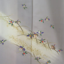 Load image into Gallery viewer, 付下げ グレーx多色 箔入り 小花蘭模様 刺繍入り 袷 広衿 正絹 仕立て上がり着物 身丈159cm
