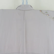 Load image into Gallery viewer, 付下げ グレーx多色 箔入り 小花蘭模様 刺繍入り 袷 広衿 正絹 仕立て上がり着物 身丈159cm
