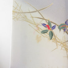 Load image into Gallery viewer, 付下げ グレーx多色 箔入り 小花蘭模様 刺繍入り 袷 広衿 正絹 仕立て上がり着物 身丈159cm