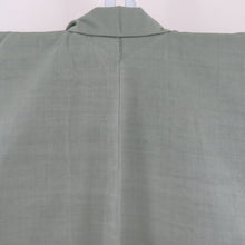 Load image into Gallery viewer, 紬 着物 色無地 本場結城紬 奥順謹製 証紙付き 緑色 結印付 袷 広衿 正絹 仕立て上がり カジュアル 身丈176cm