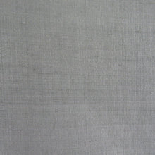 Load image into Gallery viewer, 紬 着物 色無地 本場結城紬 奥順謹製 証紙付き 緑色 結印付 袷 広衿 正絹 仕立て上がり カジュアル 身丈176cm