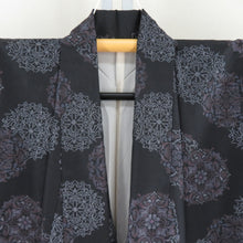 Load image into Gallery viewer, 紬 着物 大島紬 華文模様 黒色x薄紫色x灰色 袷 広衿 正絹 裄長め 仕立て上がり着物 身丈159cm