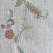 Load image into Gallery viewer, 紬 着物 グレーxオレンジ 花草模様 袷 広衿 正絹 仕立て上がり着物 身丈164cm