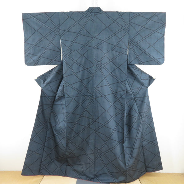 紬 着物 大島紬 カタス式 花模様 茶色ｘ青紫色ｘ灰色 正絹 袷 広衿 カジュアル 仕立て上がり着物 身丈158cm 【キモノオフ野々市若松店】 本場大島紬 袷 着物 織絣 横双 手織り 正絹 黒 花 笹 色紙文様