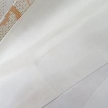 Load image into Gallery viewer, 紬 着物 ベージュx薄オレンジ色 蝶々模様 袷 広衿 正絹 仕立て上がり着物 身丈153cm
