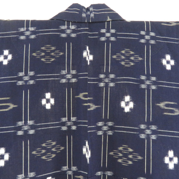 木綿着物 絣模様 単衣 バチ衿 紺色ｘ白色 仕立て上がり着物 レトロ 身丈148cm 【キモノオフ野々市若松店】 木綿着物 絣模様 単衣 バチ衿 紺色x白色 仕立て上がり着物 レトロ