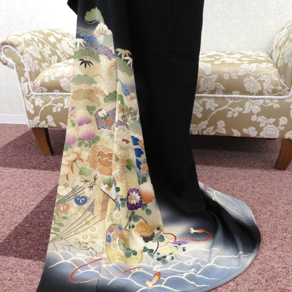 黒留袖 アンティーク 昔着物 正絹 黒 多色 金 扇 鼓 花々 宝文様 刺繍 裾綿入 シミあり 昔 レトロ 明治・大正ロマン  身丈161cm 【キモノオフ野々市若松店】 黒留袖 アンティーク 昔着物 正絹 黒 多色 金 扇 鼓 花々 宝文様 刺繍