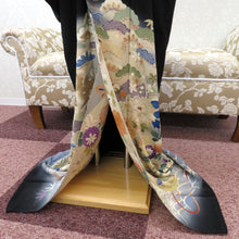 Load image into Gallery viewer, 黒留袖 アンティーク 昔着物 正絹 黒 多色 金 扇 鼓 花々 宝文様 刺繍 裾綿入 シミあり 昔 レトロ 明治・大正ロマン  身丈161cm