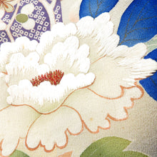 Load image into Gallery viewer, 黒留袖 アンティーク 昔着物 正絹 黒 多色 金 扇 鼓 花々 宝文様 刺繍 裾綿入 シミあり 昔 レトロ 明治・大正ロマン  身丈161cm