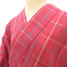 Load image into Gallery viewer, ウール着物 単衣 ピンク地 チェック柄 格子 バチ衿 カジュアルきもの 普段着物 仕立て上がり 身丈149.7cm