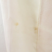 Load image into Gallery viewer, 振袖 朱色x白色 金糸 刺繍入り 波に丸に花紋様 正絹 成人式 仕立て上がり 身丈161cm