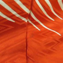 Load image into Gallery viewer, 振袖 朱色x白色 金糸 刺繍入り 波に丸に花紋様 正絹 成人式 仕立て上がり 身丈161cm