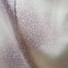 画像をギャラリービューアに読み込む, 付下げ 薄紫色x薄ピンク色 ぼかし染め 唐草花文様 袷 広衿 正絹 仕立て上がり着物 身丈158cm