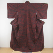 Load image into Gallery viewer, 紬 着物 黒色x赤色 高波模様 袷 広衿 正絹 仕立て上がり着物 身丈159cm