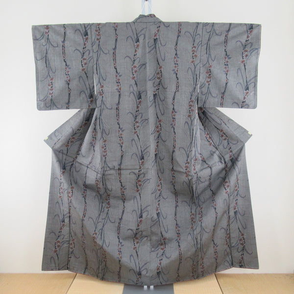 紬 着物 灰色ｘ紫色ｘ赤色 花模様 袷 バチ衿 正絹 仕立て上がり着物 身丈160cm 【キモノオフ野々市若松店】 紬 着物 灰色x紫色x赤色 花模様 袷 バチ衿 正絹 仕立て上がり着物
