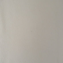 Load image into Gallery viewer, 訪問着 十日町友禅 岡村蒼風 作家物 落款入り 一つ紋入り ベージュx青色 パステル系 花文様 広衿 正絹 仕立て上がり着物 身丈159cm