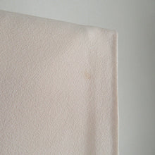 Load image into Gallery viewer, 訪問着 十日町友禅 岡村蒼風 作家物 落款入り 一つ紋入り ベージュx青色 パステル系 花文様 広衿 正絹 仕立て上がり着物 身丈159cm