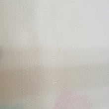 Load image into Gallery viewer, 訪問着 十日町友禅 岡村蒼風 作家物 落款入り 一つ紋入り ベージュx青色 パステル系 花文様 広衿 正絹 仕立て上がり着物 身丈159cm