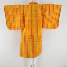Load image into Gallery viewer, 子供着物 絹 紬 格子模様 黄色x赤色 女児用 アンサンブル 身丈90.5cm