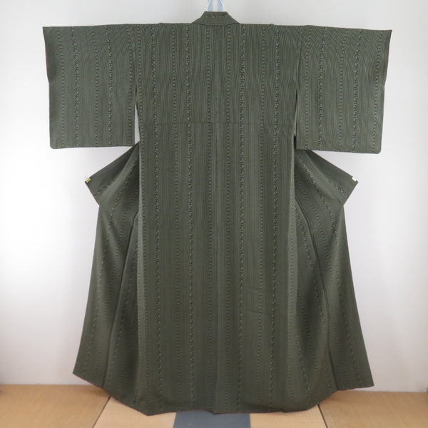 小紋 緑色x黒色 縦縞に唐草花模様 正絹 広衿 仕立て上がり着物【中古 小紋 緑色x黒色 縦縞に唐草花模様 正絹 広衿 仕立て上がり着物【中古