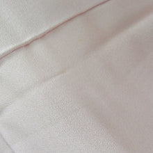 Load image into Gallery viewer, 付下げ ピンク色x薄紫色x金色 流水に花車文様 袷 広衿 一つ紋 木瓜紋 正絹 仕立て上がり着物 身丈159cm