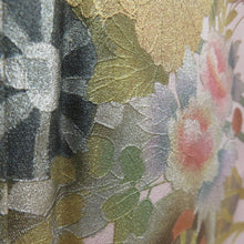 Load image into Gallery viewer, 付下げ ピンク色x薄紫色x金色 流水に花車文様 袷 広衿 一つ紋 木瓜紋 正絹 仕立て上がり着物 身丈159cm