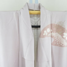 Load image into Gallery viewer, 訪問着 絞り 刺繍入り 薄小豆色xベージュピンク色 流水に萩模様 広衿 正絹 仕立て上がり着物 身丈158cm