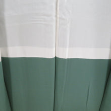 Load image into Gallery viewer, 色無地 袷 緑色 一つ紋 蔦紋 正絹 広衿 仕立て上がり着物 身丈157cm