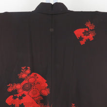 Load image into Gallery viewer, 羽織 絹 ダークブラウンx赤色 蔦紋 菊に紅葉模様 着物上着 着物ジャケット ちりよけ 仕立て上がり 身丈78.5cm