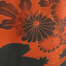 Load image into Gallery viewer, 羽織 絹 ダークブラウンx赤色 蔦紋 菊に紅葉模様 着物上着 着物ジャケット ちりよけ 仕立て上がり 身丈78.5cm